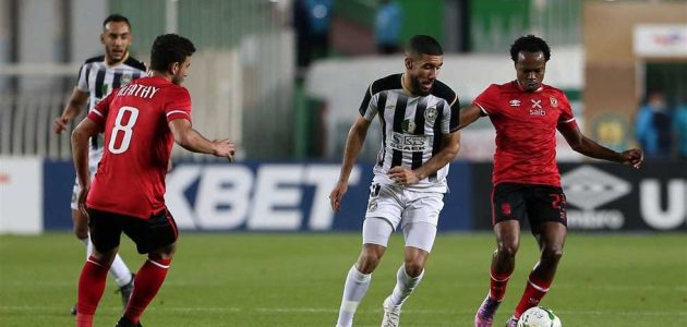 وفاق سطيف يكشف كواليس تحول وجهة قندوسي إلى الأهلي.. وأسباب عدم التفاوض مع الزمالك