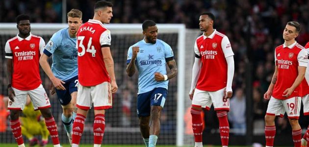 ديلي ميل: برينتفورد تعادل أمام أرسنال بعد نسيان حكم الفيديو رسم خطوط التسلل