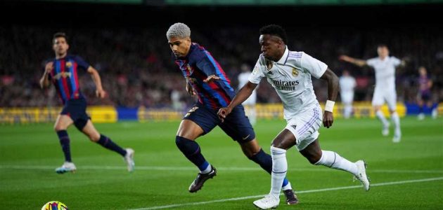 أراوخو يسجل أول هدف في برشلونة بالنيران الصديقة بالقرن الـ 21 في الكلاسيكو